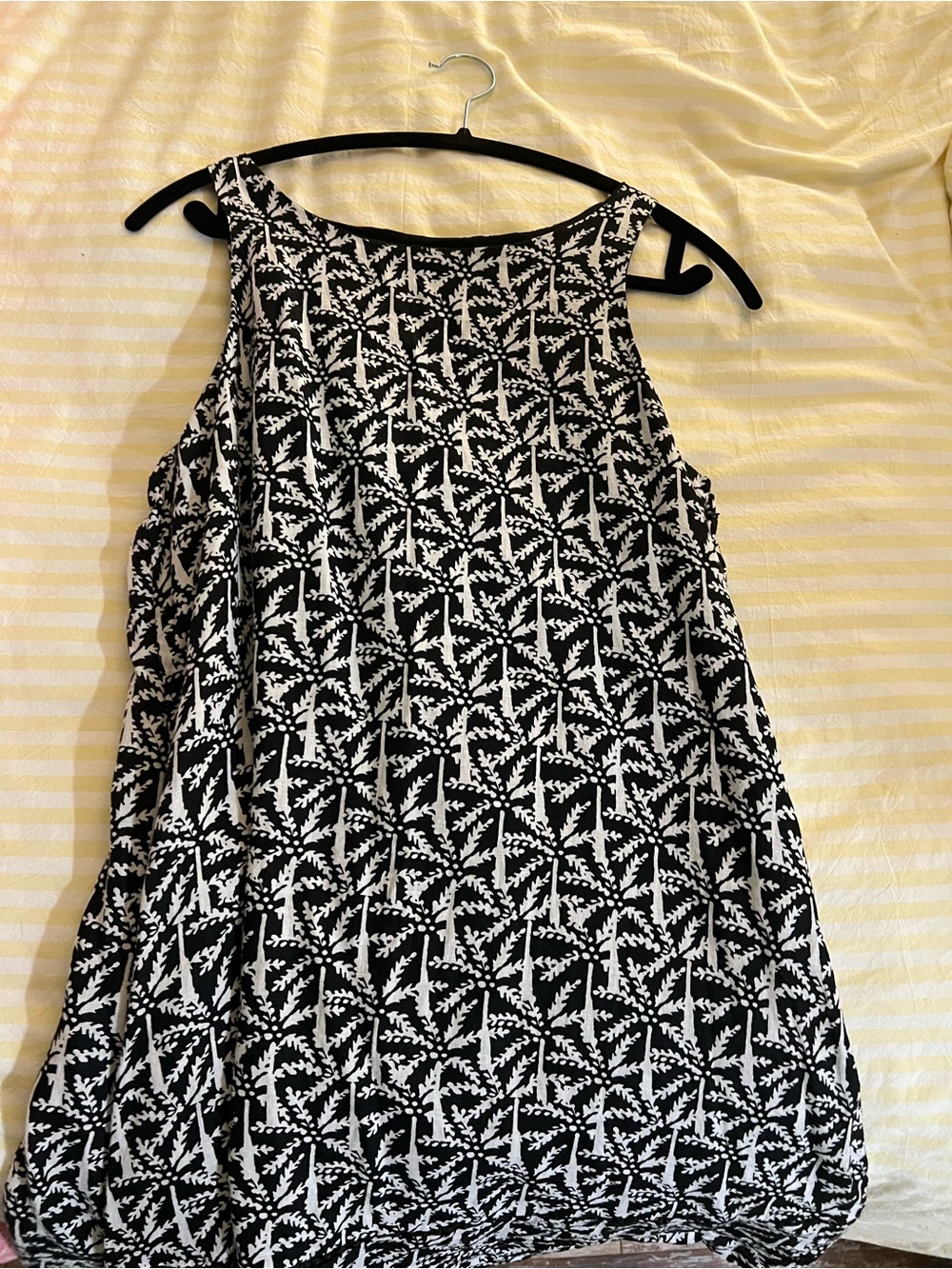 Vineyard Vines Black and White Palm Tree Dress